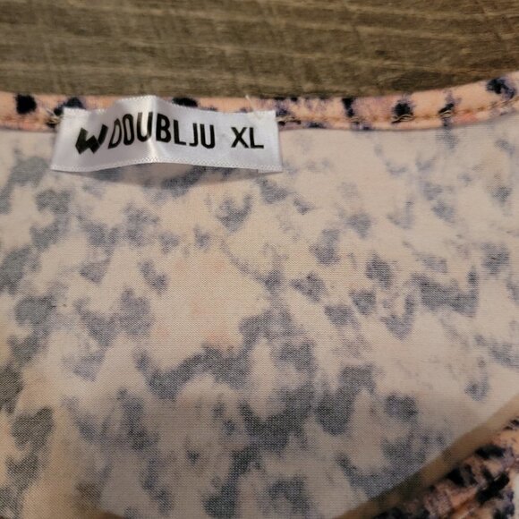 Doublju Tops Adorable Scoop Neck Shirt Very Flattering - Front gathered knot. - Picture 7 of 7